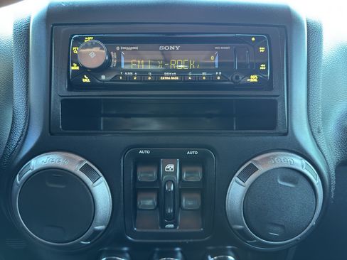Used 2012 Jeep Wrangler Unlimited Sport AWD/4WD image 19