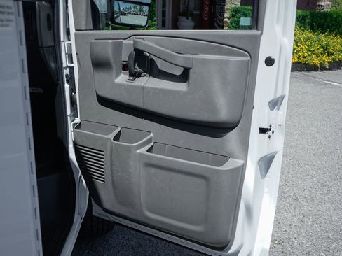 Used 2022 Chevrolet Express 3500 w/ Power Convenience Package RWD image 33