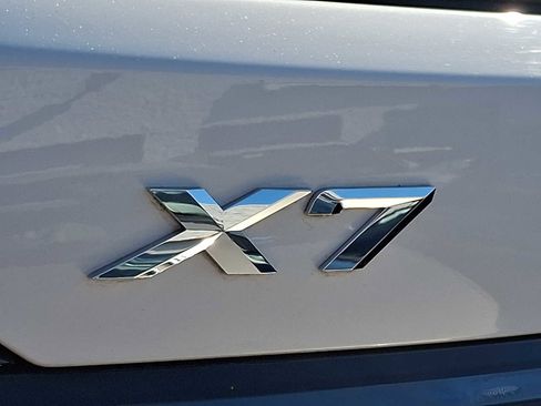 Used 2024 BMW X7 xDrive40i w/ M Sport Package AWD/4WD image 3