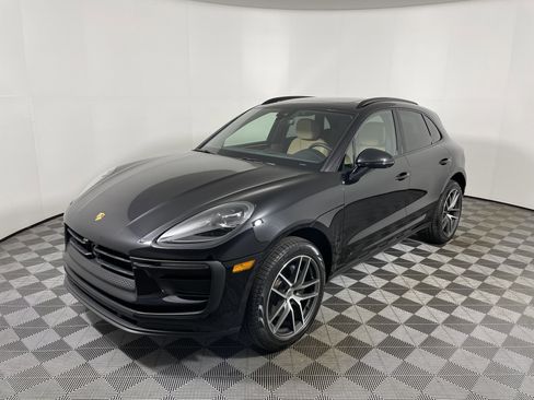 Used 2025 Porsche Macan image 11