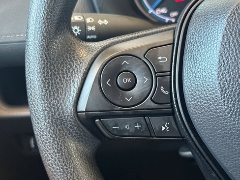 Used 2025 Toyota RAV4 XLE AWD/4WD image 27