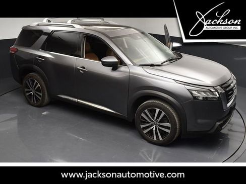 Used 2023 Nissan Pathfinder Platinum AWD/4WD image 1