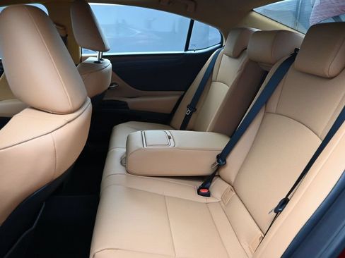 Used 2025 Lexus ES 300h w/ Premium Package FWD image 19