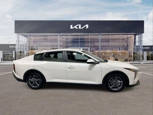 New 2026 Kia K4 LXS image 9