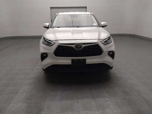 Used 2021 Toyota Highlander LE AWD/4WD image 14