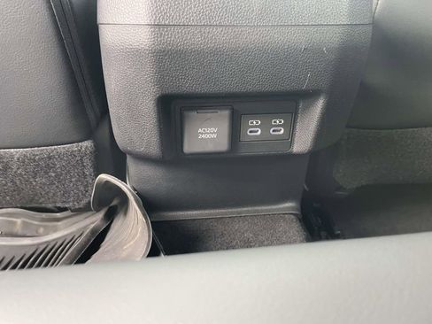 Used 2025 Toyota Tacoma Limited AWD/4WD image 13