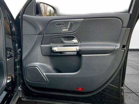 Used 2025 Mercedes-Benz GLB 250 4MATIC image 30
