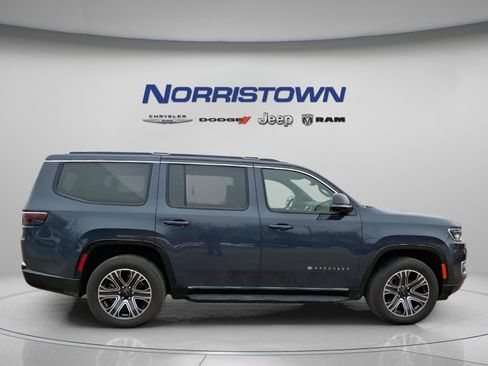 Used 2025 Jeep Wagoneer 4WD w/ Premium Group I image 7