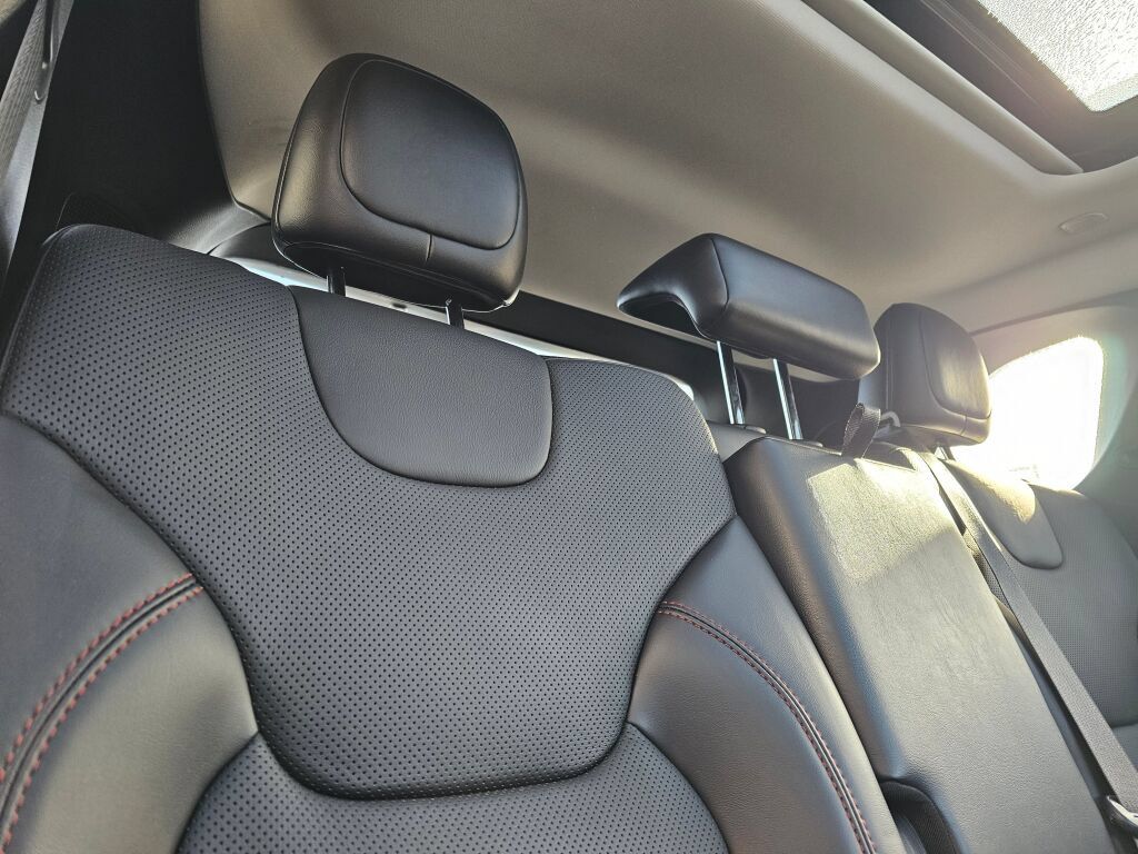 Used 2019 Jeep Cherokee Trailhawk AWD/4WD image 12