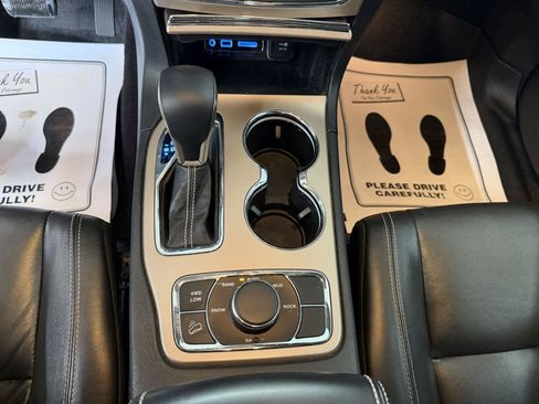 Used 2017 Jeep Grand Cherokee Limited AWD/4WD image 21