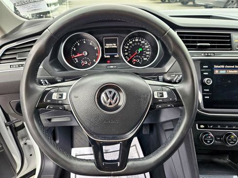 Used 2020 Volkswagen Tiguan SE image 27