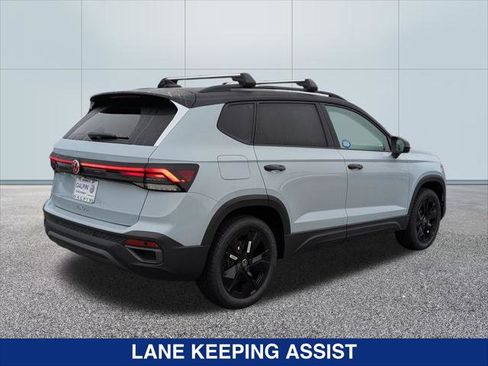 New 2025 Volkswagen Taos SE FWD image 5
