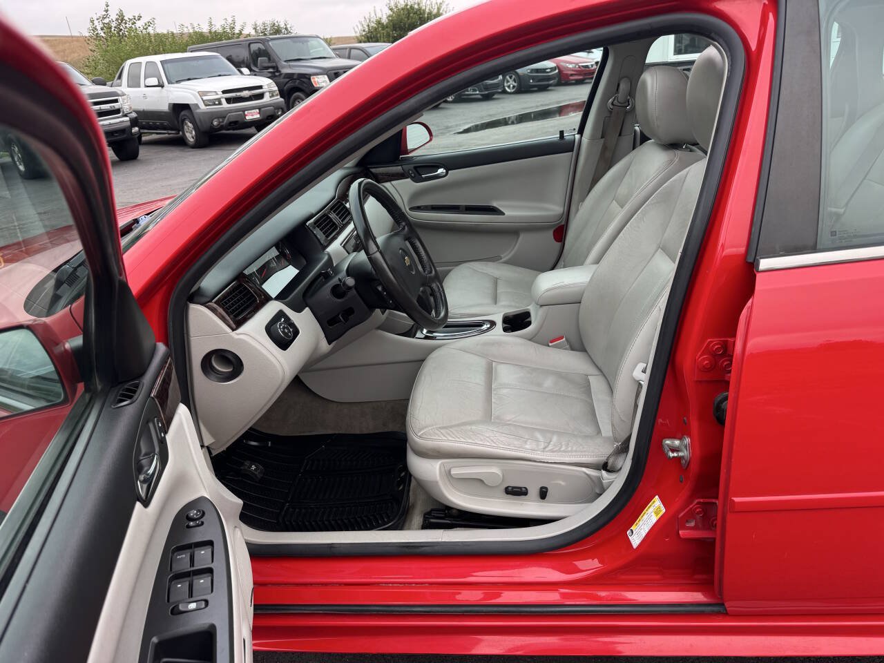 Used 2012 Chevrolet Impala LTZ FWD image 12