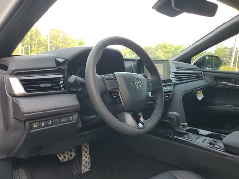 Used 2025 Toyota Camry SE image 16