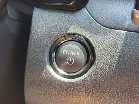 Used 2025 Toyota Camry SE FWD image 7