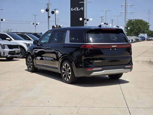 Used 2024 Kia Carnival EX FWD image 3