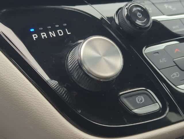 Certified 2024 Chrysler Pacifica Touring-L FWD image 33