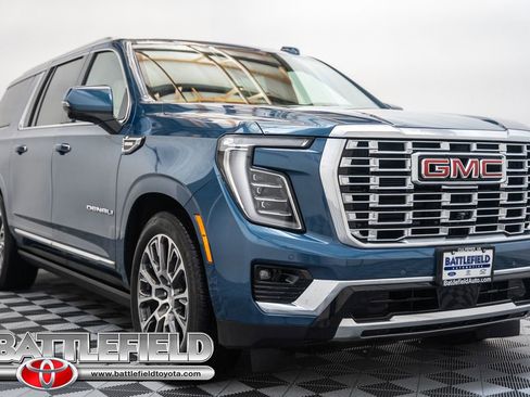 Used 2025 GMC Yukon XL Denali w/ Denali Reserve Package AWD/4WD image 1