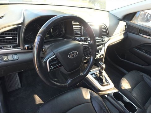 Used 2017 Hyundai Elantra Limited w/ Limited Tech Package 08 image 25