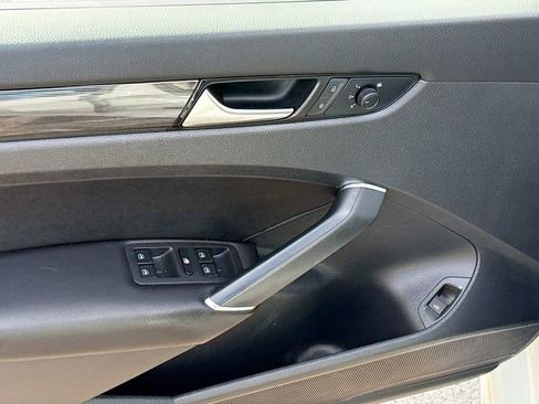 Used 2020 Volkswagen Passat 2.0T R-Line image 19