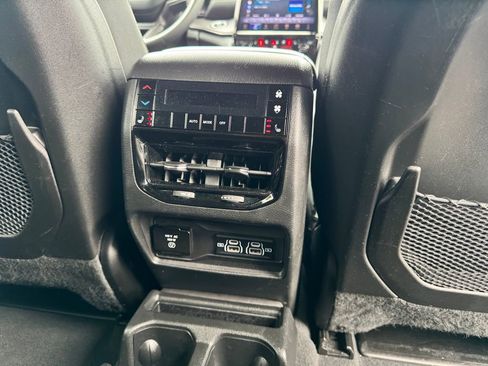 Used 2024 Jeep Grand Cherokee L Limited w/ Luxury Tech Group II AWD/4WD image 15