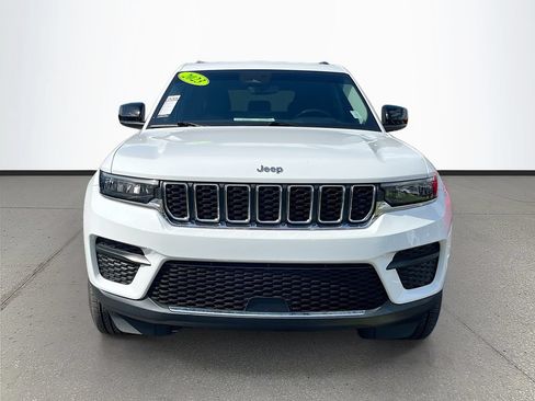 Certified 2023 Jeep Grand Cherokee Laredo AWD/4WD image 2