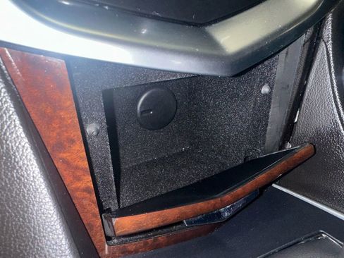 Used 2015 Cadillac SRX Luxury w/ Driver Awareness Package image 31