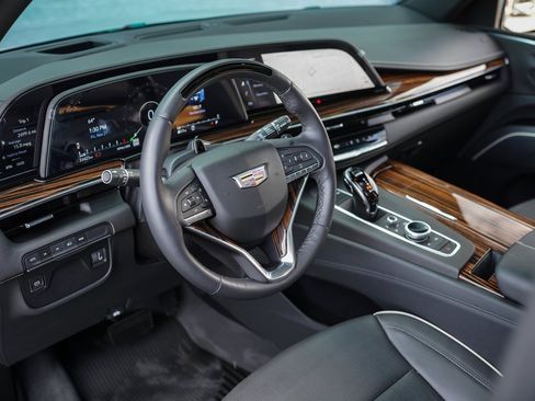 Used 2024 Cadillac Escalade Premium Luxury image 19