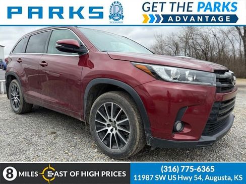 Used 2017 Toyota Highlander SE image 1