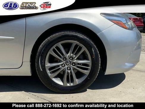 Used 2017 Toyota Camry SE w/ Moonroof Package FWD image 9