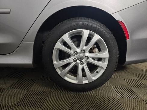 Used 2015 Chrysler 200 Limited image 18