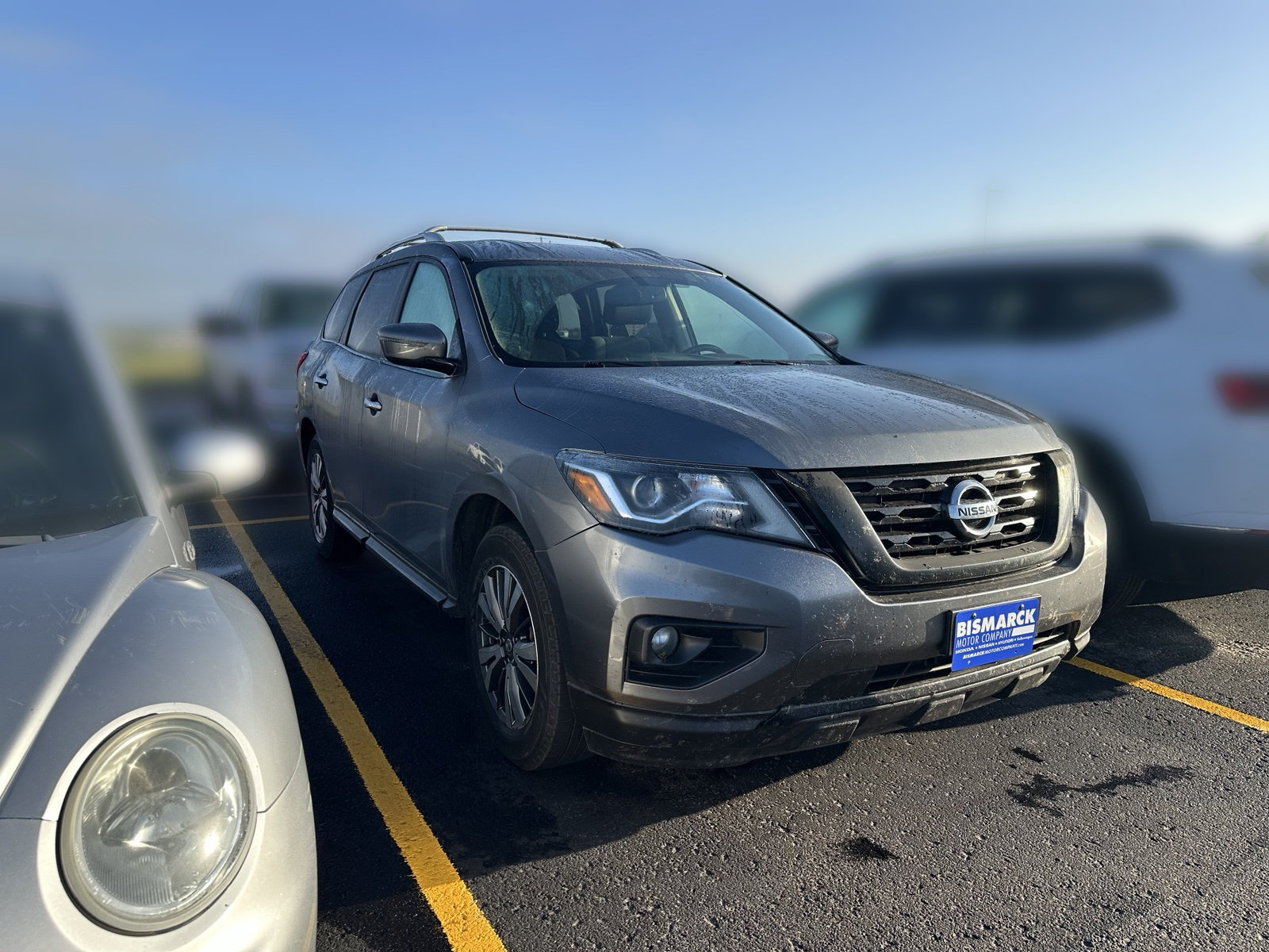Used 2018 Nissan Pathfinder SV w/ SV Tech Package AWD/4WD image 2