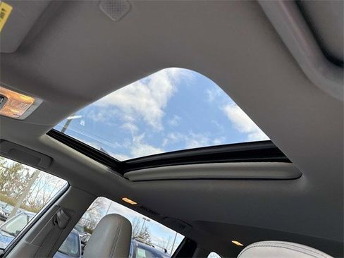 Used 2018 Toyota Highlander XLE image 16