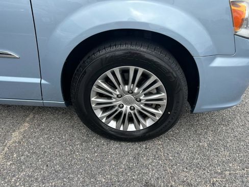 Used 2013 Chrysler Town & Country Touring-L w/ Entertainment Group #2 image 27