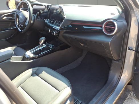 Used 2024 Chevrolet Trax RS w/ Driver Confidence Package image 7