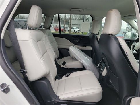New 2026 Lincoln Aviator AWD image 21