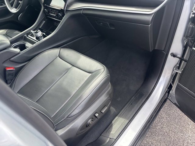 Used 2025 Jeep Grand Cherokee L Limited w/ Luxury Tech Group II AWD/4WD image 21