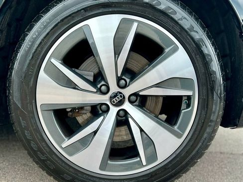 Used 2024 Audi Q8 e-tron Premium AWD/4WD image 29