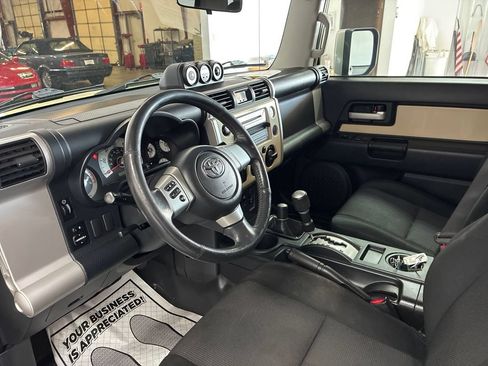 Used 2008 Toyota FJ Cruiser 4WD image 8