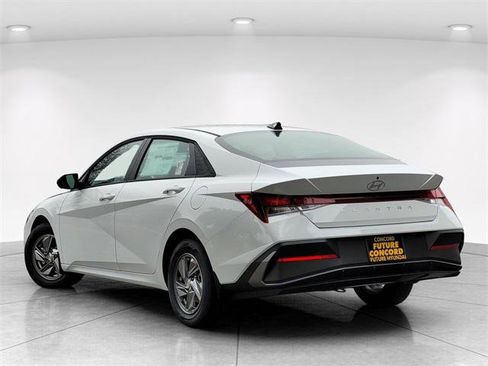 New 2026 Hyundai Elantra SE image 5