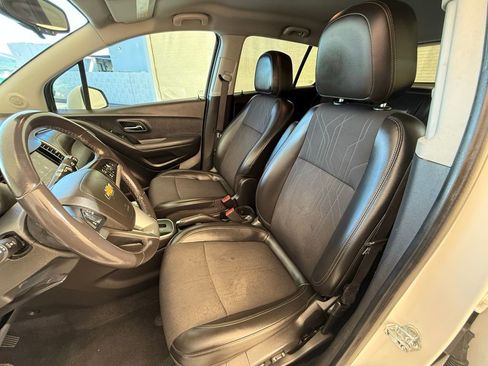 Used 2020 Chevrolet Trax LT w/ LT Convenience Package image 28