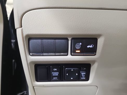 Used 2012 INFINITI QX56 4WD w/ Deluxe Touring Pkg image 32