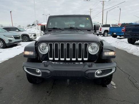 Used 2022 Jeep Wrangler Unlimited Sahara AWD/4WD image 3