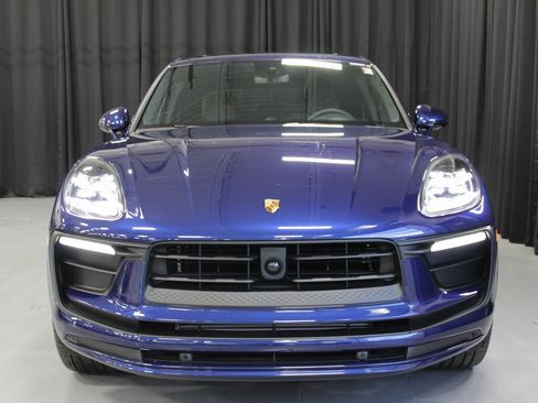 Certified 2025 Porsche Macan image 10