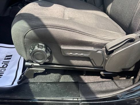 Used 2020 Jeep Wrangler Unlimited Sahara AWD/4WD image 21