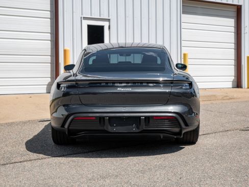 Used 2022 Porsche Taycan image 6