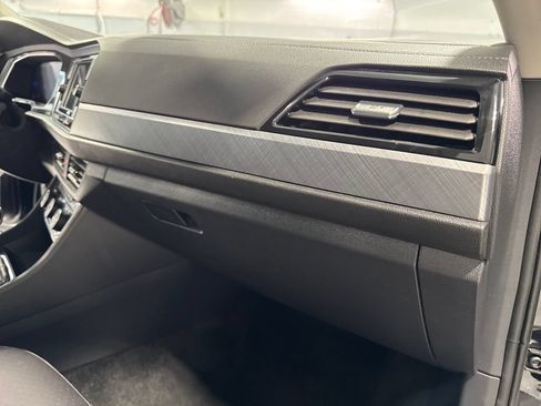 Used 2024 Volkswagen Jetta SE FWD image 34