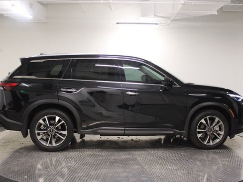 Certified 2025 INFINITI QX60 Luxe w/ Vision Package image 12