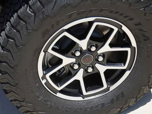 Certified 2026 Jeep Wrangler Unlimited Rubicon AWD/4WD image 11