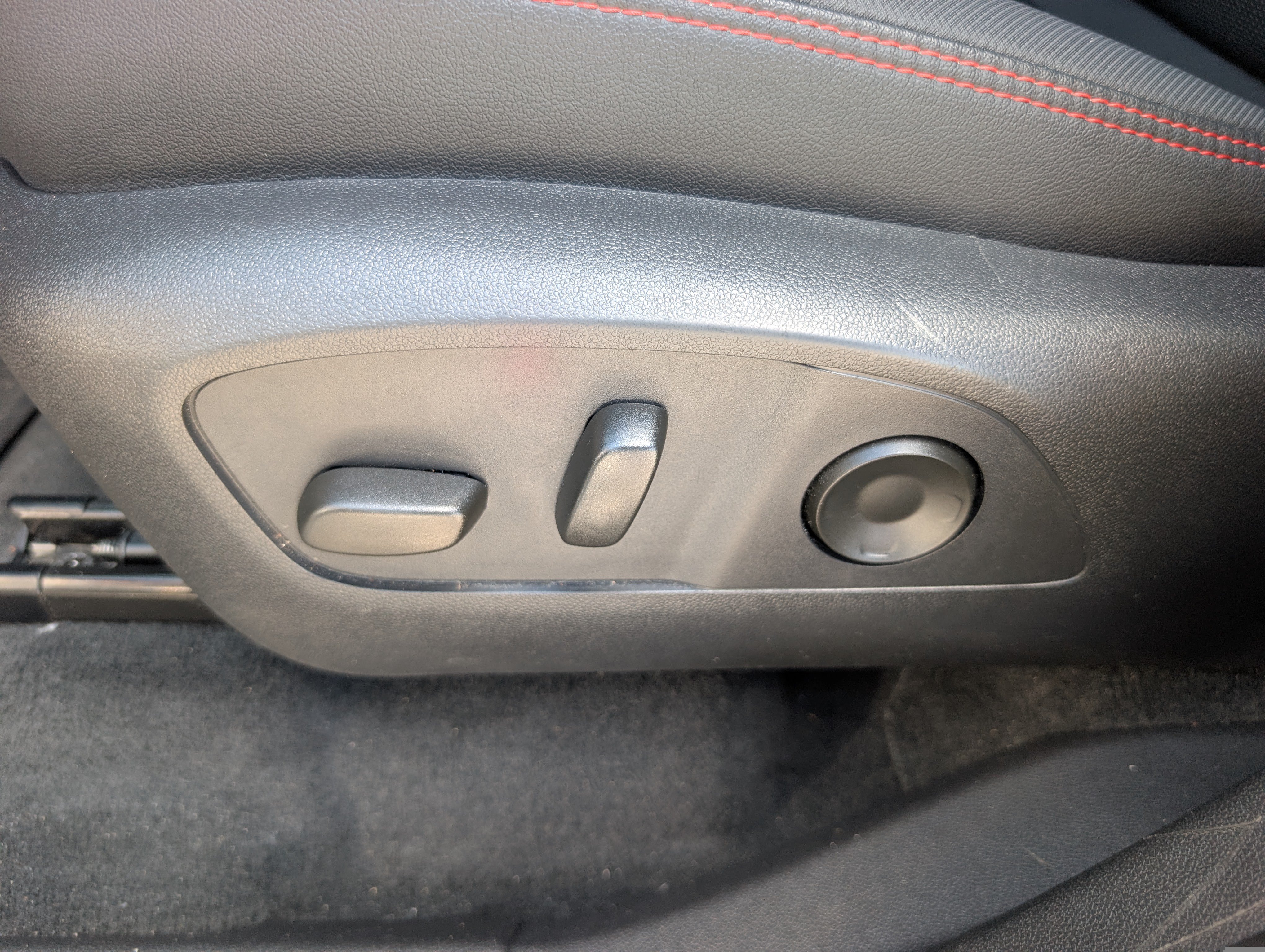 Used 2025 Chevrolet Traverse RS w/ LPO, Floor Liner Package FWD image 16